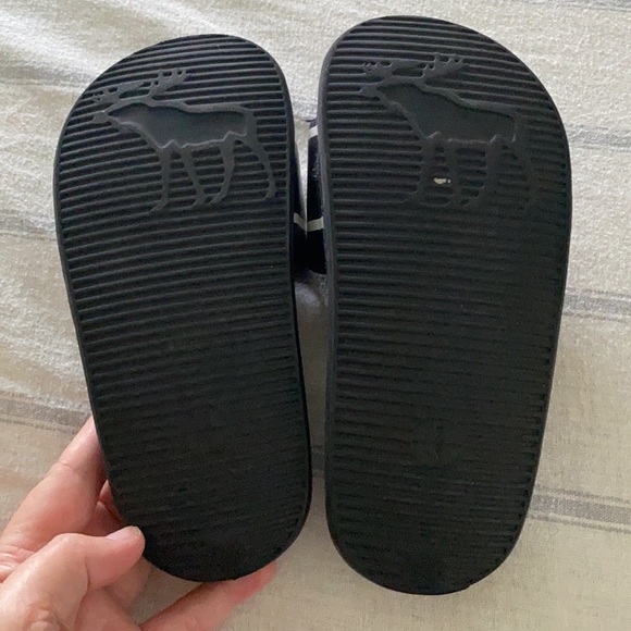 Abercrombie kids slides. Size 12/13 - Picture 6 of 7